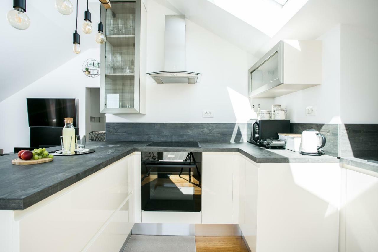 Luxury Penthouse Queen Apartment Split Exterior photo